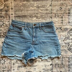 Madewell the curvy perfect Jean short size 28